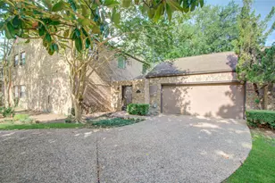 6 Town Oaks Pl, Bellaire, TX 77401 - Photo 2