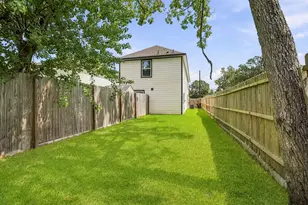 8705 Bertwood St, Houston, TX 77016 - Photo 20