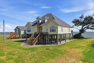 207 Heartfield Ln, Anahuac, TX 77514 - Photo 4