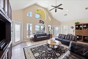 207 Heartfield Ln, Anahuac, TX 77514 - Photo 8