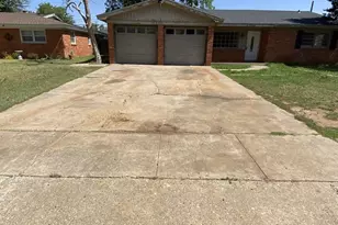 2112 70th St, Lubbock, TX 79412 - Photo 2