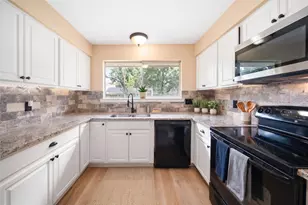 302 Forest Hills Dr, League City, TX 77573 - Photo 6