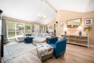 302 Forest Hills Dr, League City, TX 77573 - Photo 2