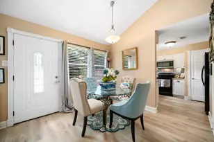 302 Forest Hills Dr, League City, TX 77573 - Photo 4