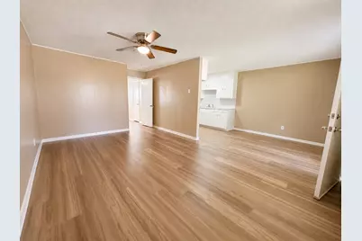 105 Heatonville Drive #6, Huntsville, TX 77320 - Photo 2