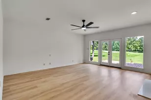 26 Cherry Hill Dr, Conroe, TX 77304 - Photo 8
