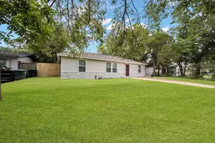 5822 Beldart St, Houston, TX 77033 - Photo 2