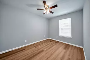 5822 Beldart St, Houston, TX 77033 - Photo 10