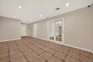 8402 Bascom Ln, Houston, TX 77080 - Photo 10
