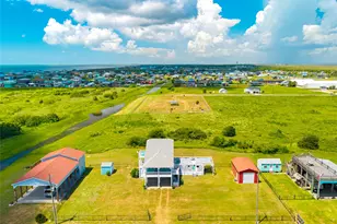 981 Sea Spray Dr, Crystal Beach, TX 77650 - Photo 1