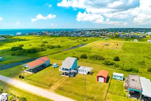 981 Sea Spray Dr, Crystal Beach, TX 77650 - Photo 2
