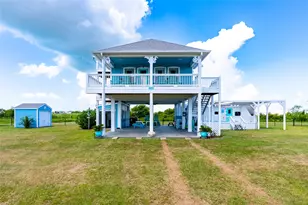 981 Sea Spray Dr, Crystal Beach, TX 77650 - Photo 6