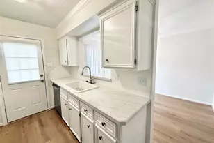 1499 Springrock Ln, Houston, TX 77055 - Photo 8