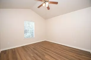 13111 Rippling Creek Ln, Pearland, TX 77584 - Photo 12