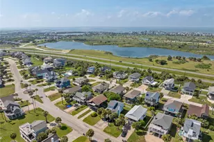 13819 Mutiny Ln, Galveston, TX 77554 - Photo 36