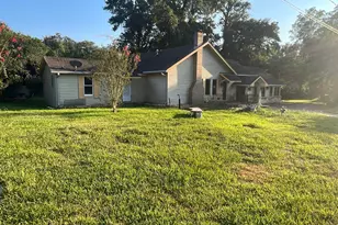 507 Fitzgerald St, East Bernard, TX 77435 - Photo 2