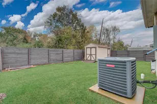 401 S Blackwell St, La Porte, TX 77571 - Photo 34