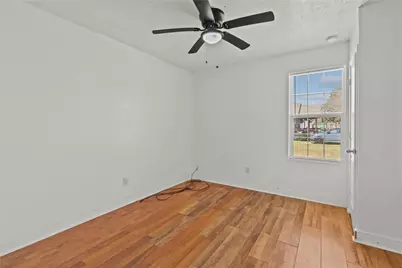 319 E B Street, La Porte, TX 77571 - Photo 8