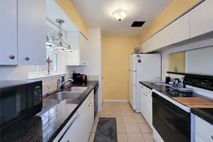 1911 Sherwood Forest St, Houston, TX 77043 - Photo 6