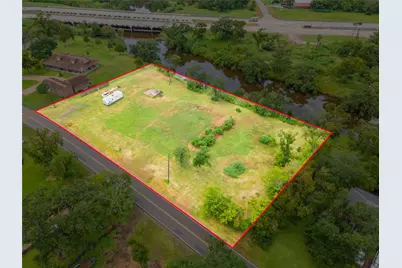 315 Edgewater Street, Clute, TX 77531 - Photo 2