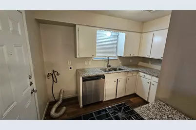 11046 Spottswood Drive, Houston, TX 77016 - Photo 8