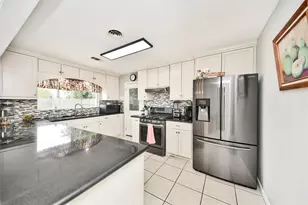 5758 Meadow Creek Ln, Houston, TX 77017 - Photo 20