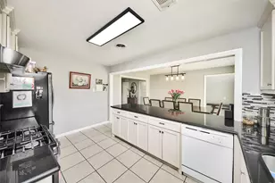 5758 Meadow Creek Ln, Houston, TX 77017 - Photo 16