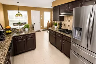 1100 Cactus St, Baytown, TX 77521 - Photo 6