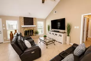 1100 Cactus St, Baytown, TX 77521 - Photo 4