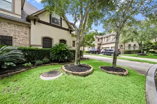 114 S Knights Crossing Dr, The Woodlands, TX 77382 - Photo 2