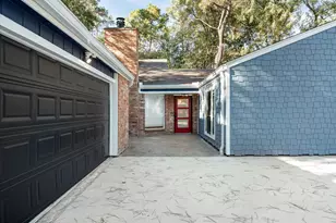 33 Crystal Lake Ln, The Woodlands, TX 77380 - Photo 4