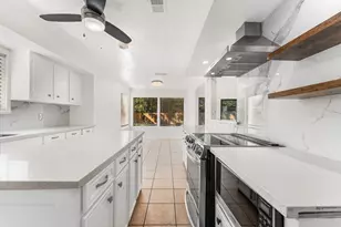 33 Crystal Lake Ln, The Woodlands, TX 77380 - Photo 12