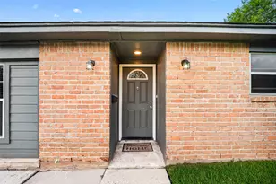 11927 Flushing Meadows Dr, Houston, TX 77089 - Photo 4