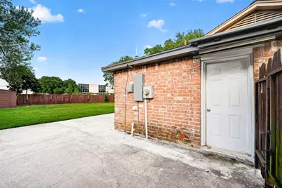 11927 Flushing Meadows Drive, Houston, TX 77089 - Photo 32