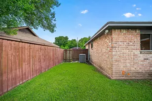 11927 Flushing Meadows Dr, Houston, TX 77089 - Photo 34