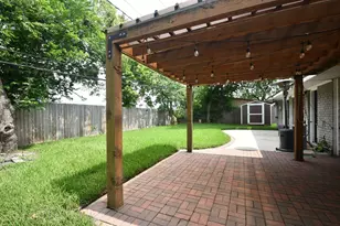 9715 Greenwillow St, Houston, TX 77096 - Photo 18