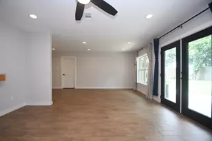 9715 Greenwillow St, Houston, TX 77096 - Photo 4