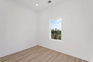 225 Noras Ln, Houston, TX 77022 - Photo 14