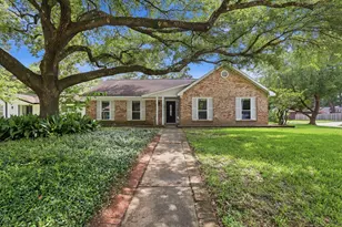 25415 Friar Lake Ln, Spring, TX 77373 - Photo 2
