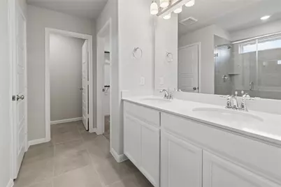 2046 West Darlington Oak Ct, Conroe, TX 77304 - Photo 12