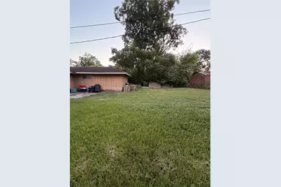 5715 Waterford Drive, Houston, TX 77033 - Photo 24