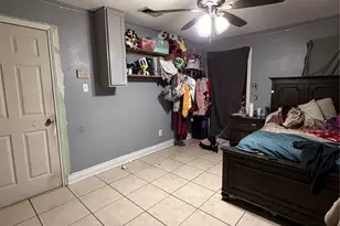 5715 Waterford Dr, Houston, TX 77033 - Photo 12
