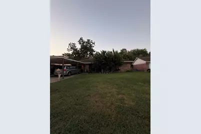 5715 Waterford Drive, Houston, TX 77033 - Photo 2