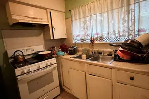 5715 Waterford Dr, Houston, TX 77033 - Photo 16