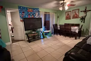 5715 Waterford Dr, Houston, TX 77033 - Photo 10