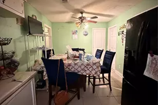 5715 Waterford Dr, Houston, TX 77033 - Photo 14