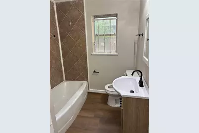 5914 Ridgeway Drive, Houston, TX 77033 - Photo 14