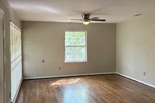 5914 Ridgeway Dr, Houston, TX 77033 - Photo 4