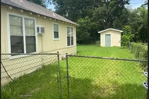 1611 6th St, Rosenberg, TX 77471 - Photo 2