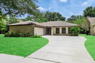 2819 Poplar Creek Ln, Pearland, TX 77584 - Photo 2